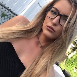 Meet your Posher, Zyeleika